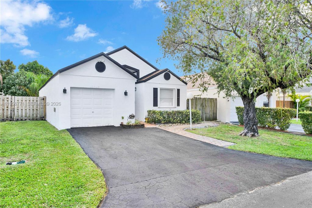 10048 SW 222nd St 0, Cutler Bay, FL 33190