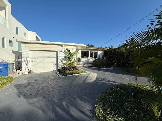 9541 Carlyle Ave 9541, Surfside, FL 33154