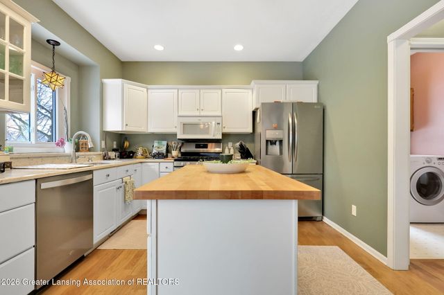 2678 Valdez Drive, Lansing, MI 48911