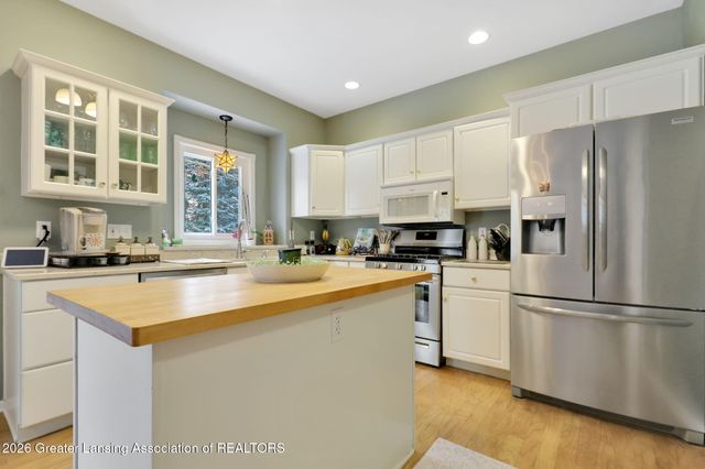 2678 Valdez Drive, Lansing, MI 48911