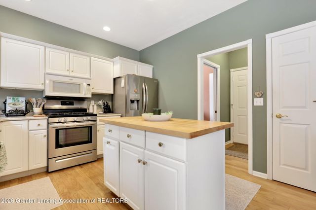 2678 Valdez Drive, Lansing, MI 48911