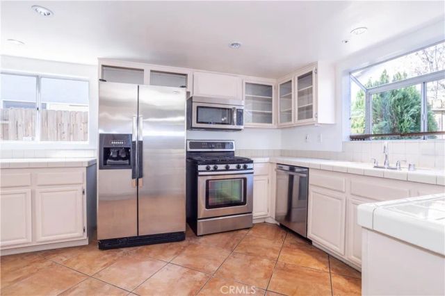 9155 Noble, North Hills, CA 91343