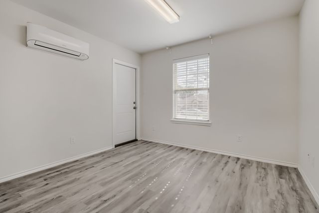 1300 Avenue C, Grand Prairie, TX 75051