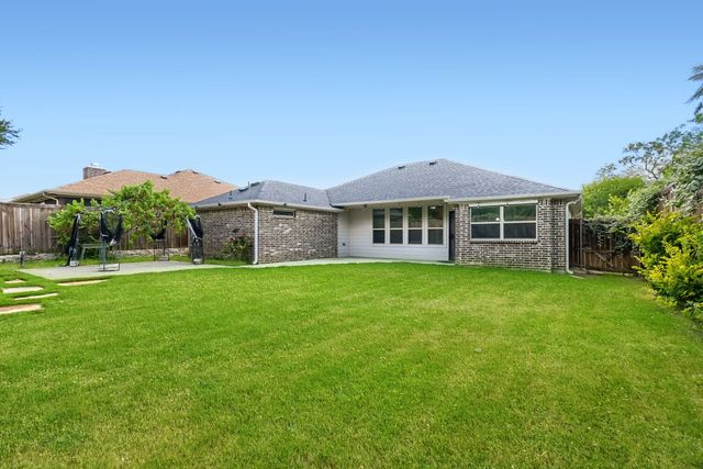 1300 Avenue C, Grand Prairie, TX 75051