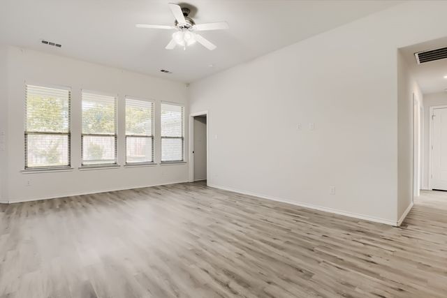 1300 Avenue C, Grand Prairie, TX 75051