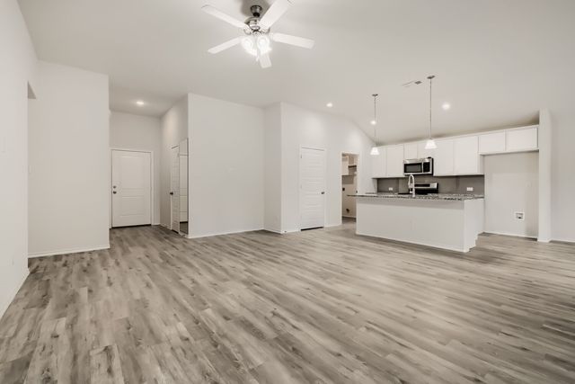 1300 Avenue C, Grand Prairie, TX 75051