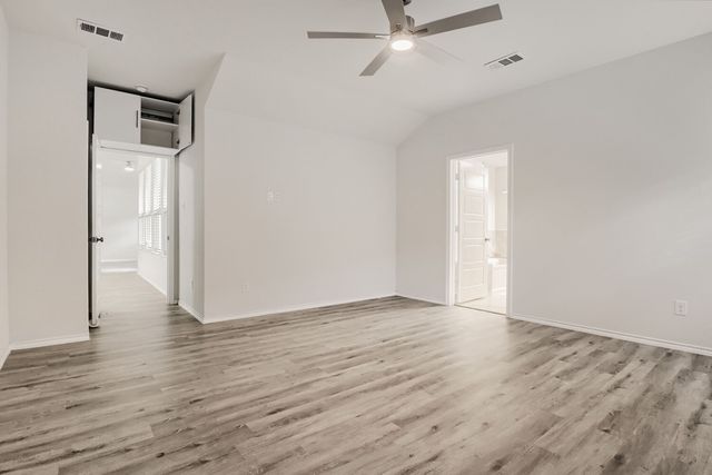 1300 Avenue C, Grand Prairie, TX 75051