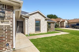 1300 Avenue C, Grand Prairie, TX 75051