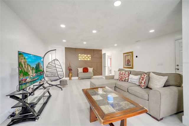 5118 LUNA NEGRA DRIVE, Orlando, FL 32811