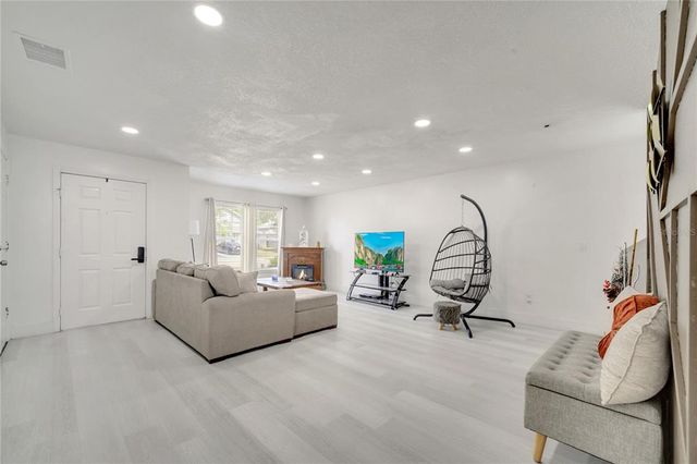 5118 LUNA NEGRA DRIVE, Orlando, FL 32811