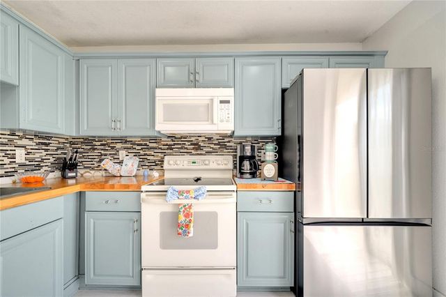 5118 LUNA NEGRA DRIVE, Orlando, FL 32811