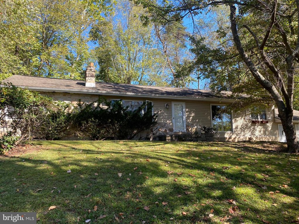 Image 9 of property listing at 1217 RED HILL RD, Dauphin, PA 17018
