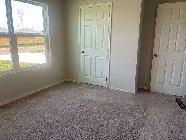 1212 E Ruger Lane, Mustang, OK 73064