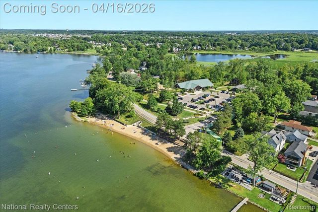 30304 Sterling Drive, Novi, MI 48377