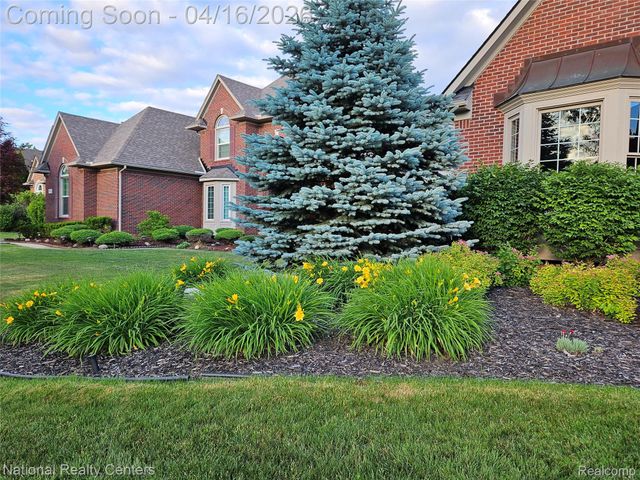 30304 Sterling Drive, Novi, MI 48377