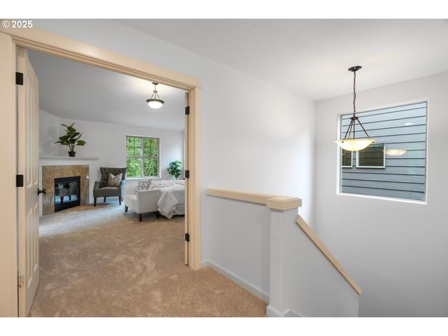 905 Sw MOZART Ter, Portland, OR 97225