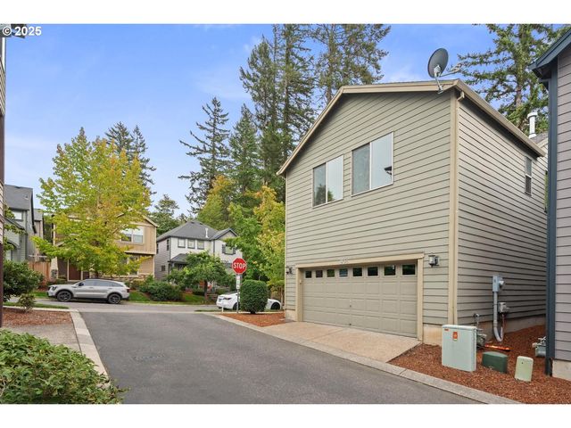 905 Sw MOZART Ter, Portland, OR 97225