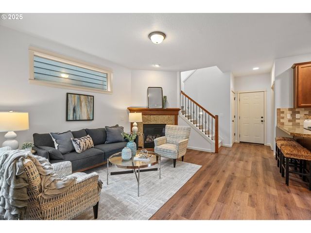 905 Sw MOZART Ter, Portland, OR 97225