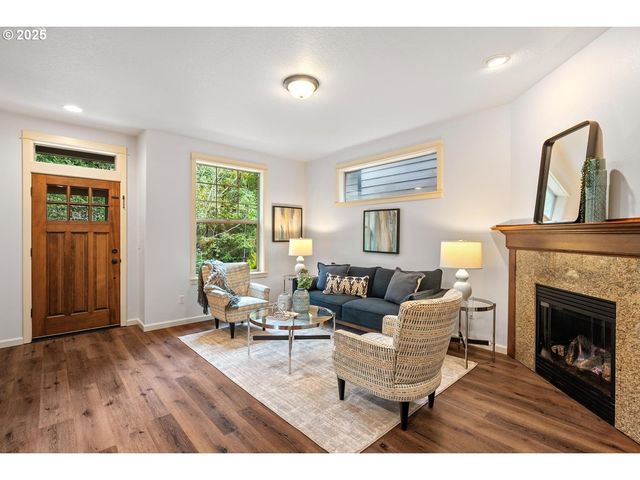 905 Sw MOZART Ter, Portland, OR 97225