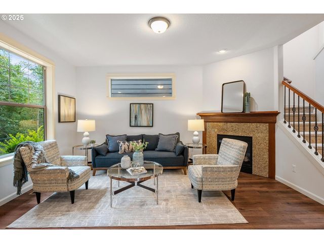 905 Sw MOZART Ter, Portland, OR 97225