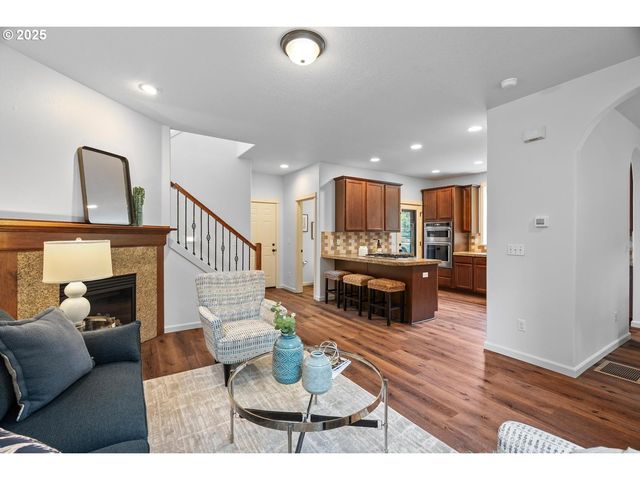 905 Sw MOZART Ter, Portland, OR 97225