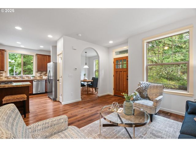905 Sw MOZART Ter, Portland, OR 97225