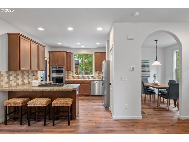905 Sw MOZART Ter, Portland, OR 97225