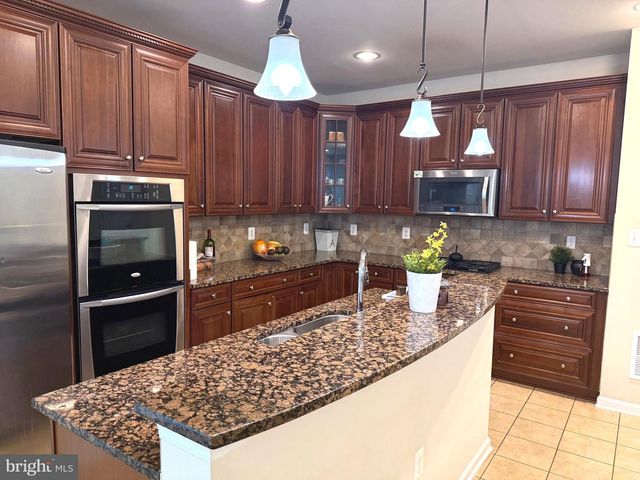 19410 FRONT ST, Leesburg, VA 20176