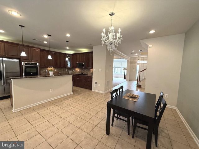 19410 FRONT ST, Leesburg, VA 20176