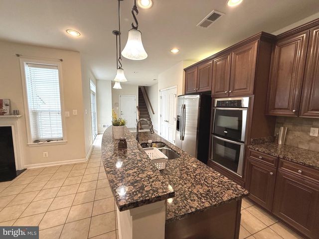 19410 FRONT ST, Leesburg, VA 20176