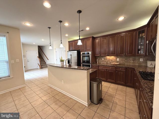 19410 FRONT ST, Leesburg, VA 20176