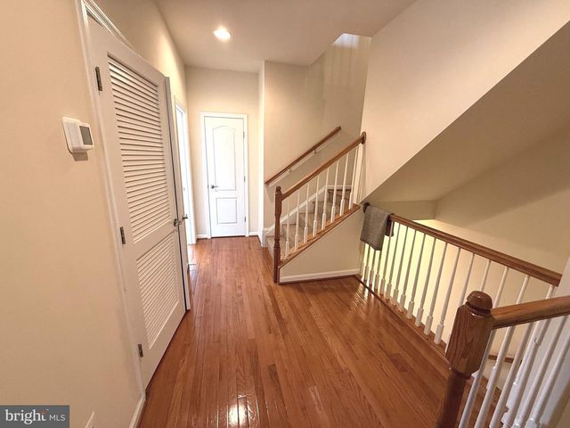 19410 FRONT ST, Leesburg, VA 20176