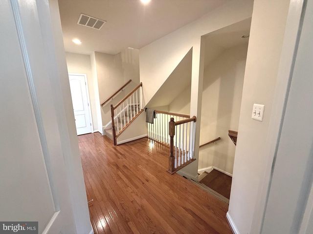 19410 FRONT ST, Leesburg, VA 20176