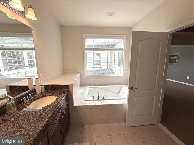 19410 FRONT ST, Leesburg, VA 20176