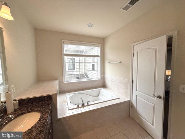 19410 FRONT ST, Leesburg, VA 20176