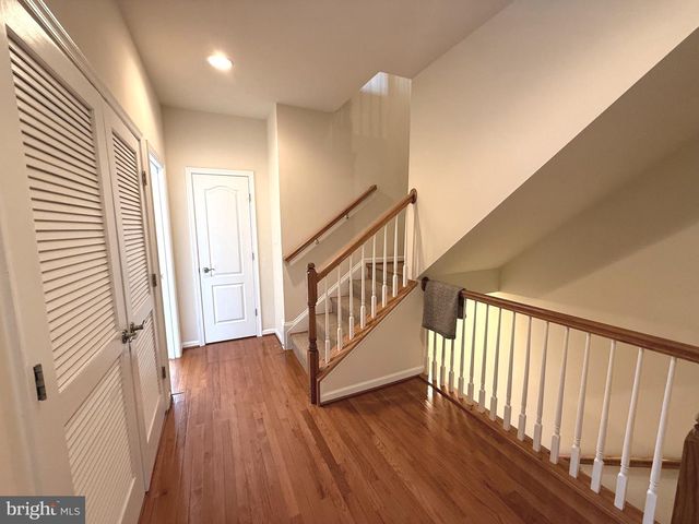 19410 FRONT ST, Leesburg, VA 20176