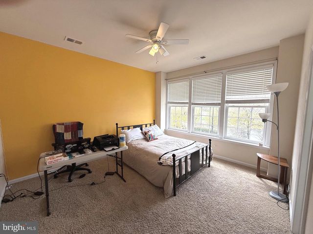 19410 FRONT ST, Leesburg, VA 20176