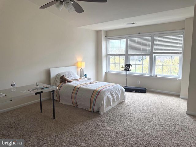 19410 FRONT ST, Leesburg, VA 20176