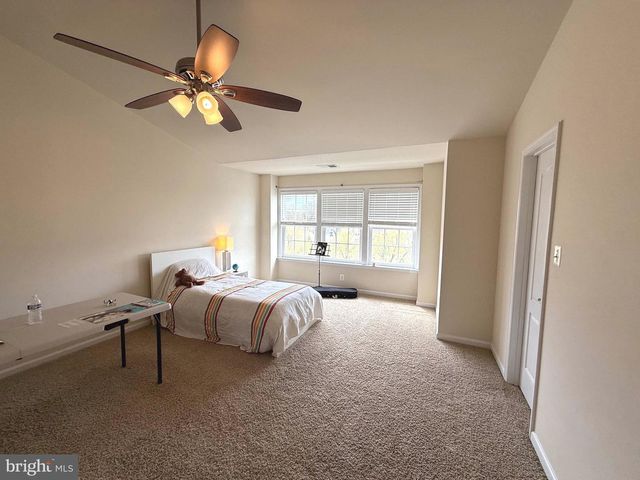 19410 FRONT ST, Leesburg, VA 20176