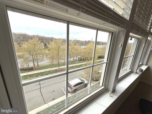 19410 FRONT ST, Leesburg, VA 20176