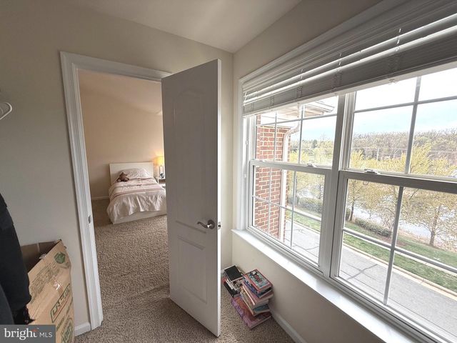 19410 FRONT ST, Leesburg, VA 20176