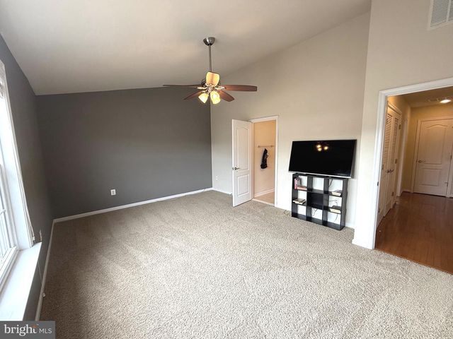 19410 FRONT ST, Leesburg, VA 20176