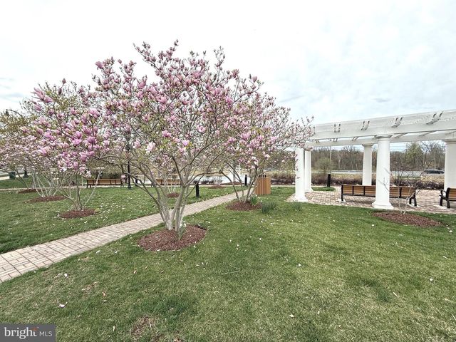 19410 FRONT ST, Leesburg, VA 20176