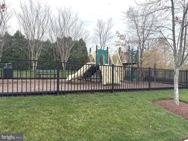 19410 FRONT ST, Leesburg, VA 20176