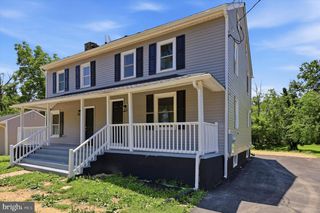 28 E MAIN ST, Christiana, DE 19702
