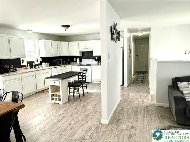 8440 Bear Trail Drive, Coolbaugh Twp, PA 18466