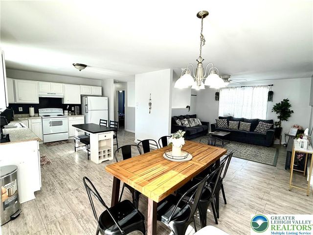 8440 Bear Trail Drive, Coolbaugh Twp, PA 18466