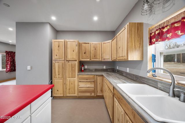 64501 E 114th Road, Miami, OK 74354