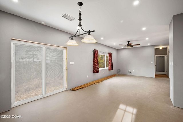 64501 E 114th Road, Miami, OK 74354