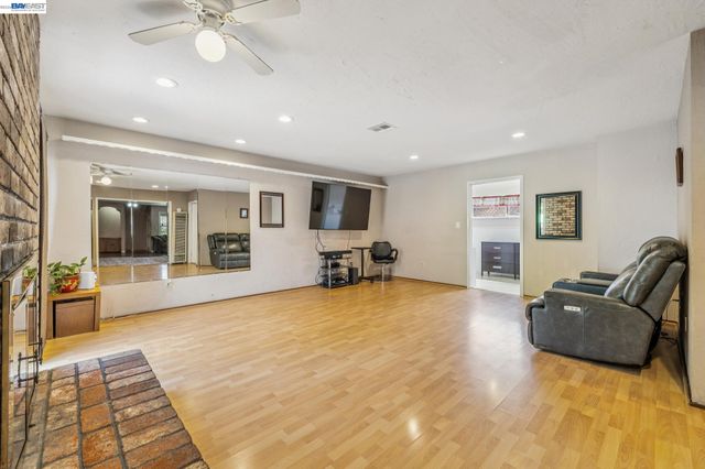 15742 Paseo Largavista, San Lorenzo, CA 94580